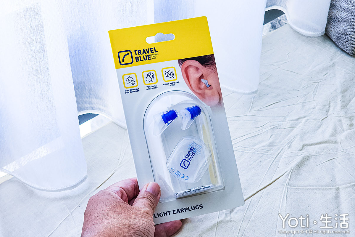 [小薛開箱] Travel Blue 藍旅 | 親膚烤漆斜背包+寧靜頸枕，讓旅途更舒適！