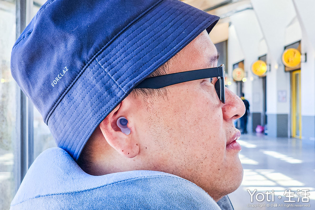 [小薛開箱] Travel Blue 藍旅 | 親膚烤漆斜背包+寧靜頸枕，讓旅途更舒適！