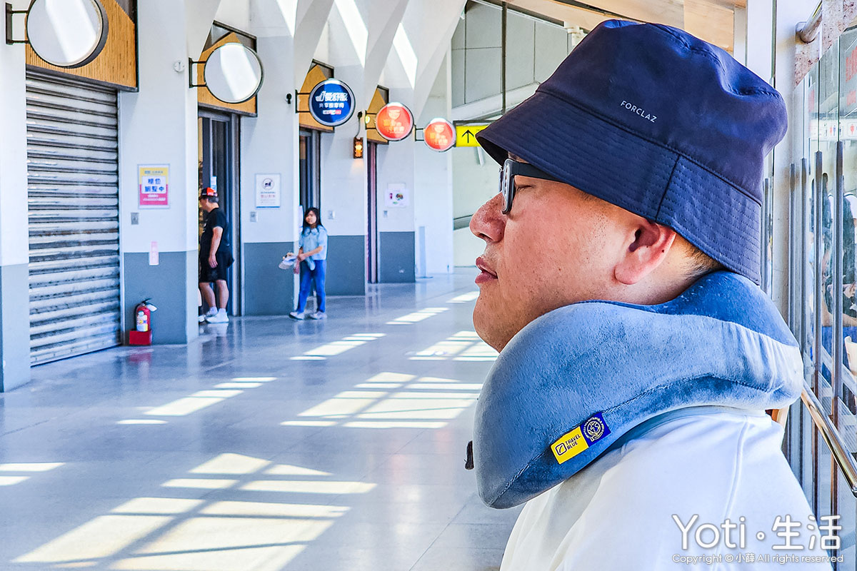 [小薛開箱] Travel Blue 藍旅 | 親膚烤漆斜背包+寧靜頸枕，讓旅途更舒適！