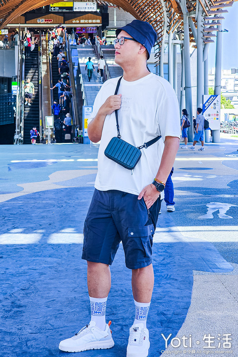 [小薛開箱] Travel Blue 藍旅 | 親膚烤漆斜背包+寧靜頸枕，讓旅途更舒適！